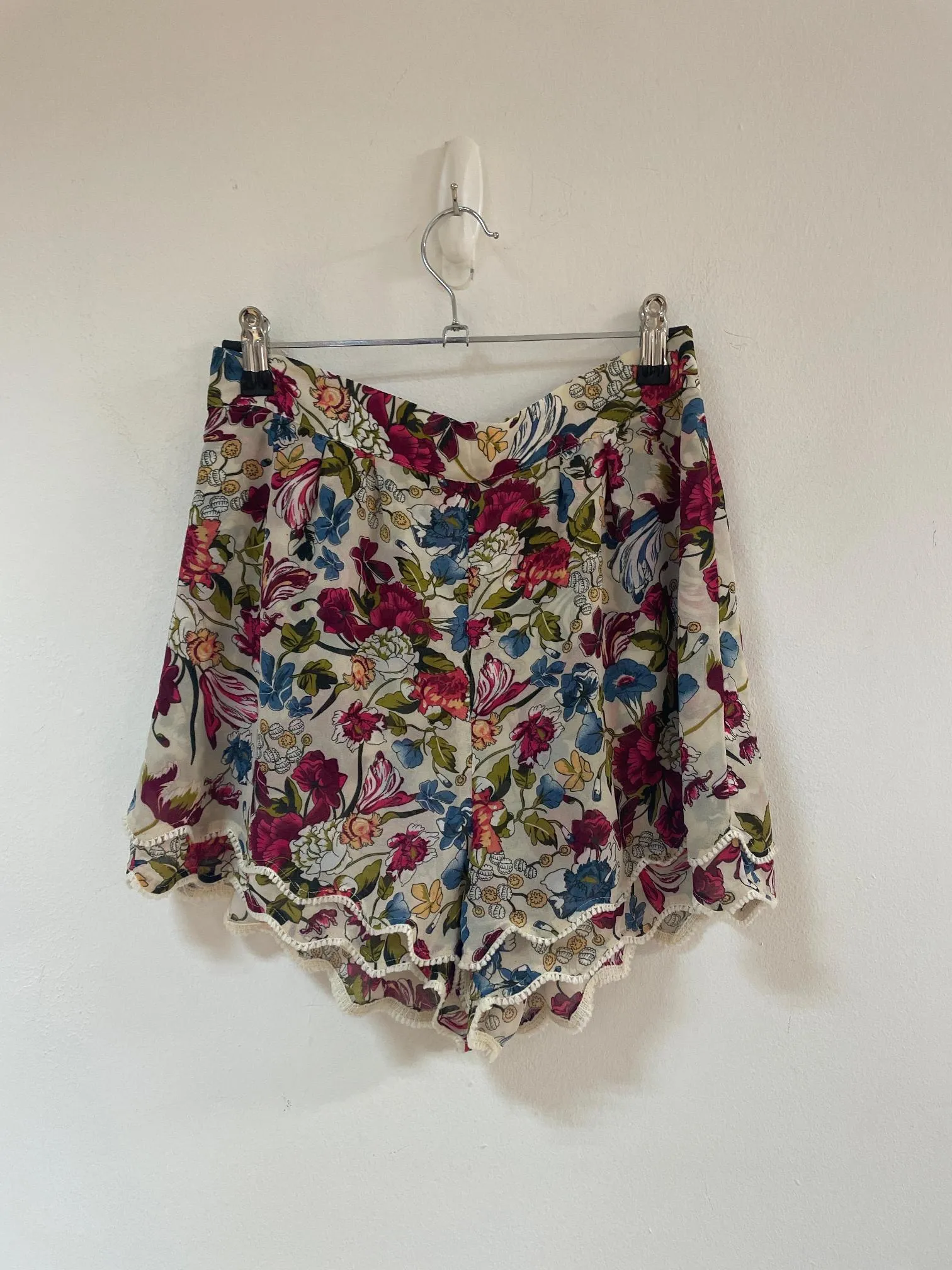 Floral layered shorts, Monki, Size 10, 8 (Polyester, Polyester)