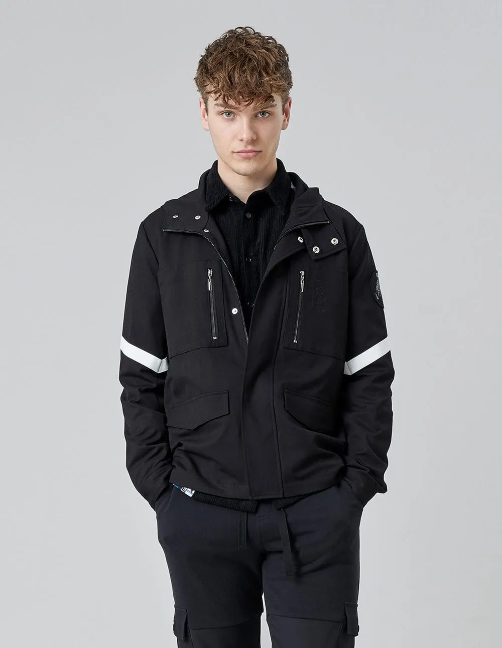 Men Embroidered Badge Windbreaker