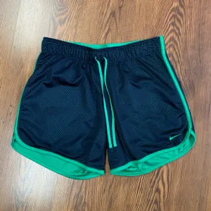 Nike SIZE S Women's Athletic Shorts