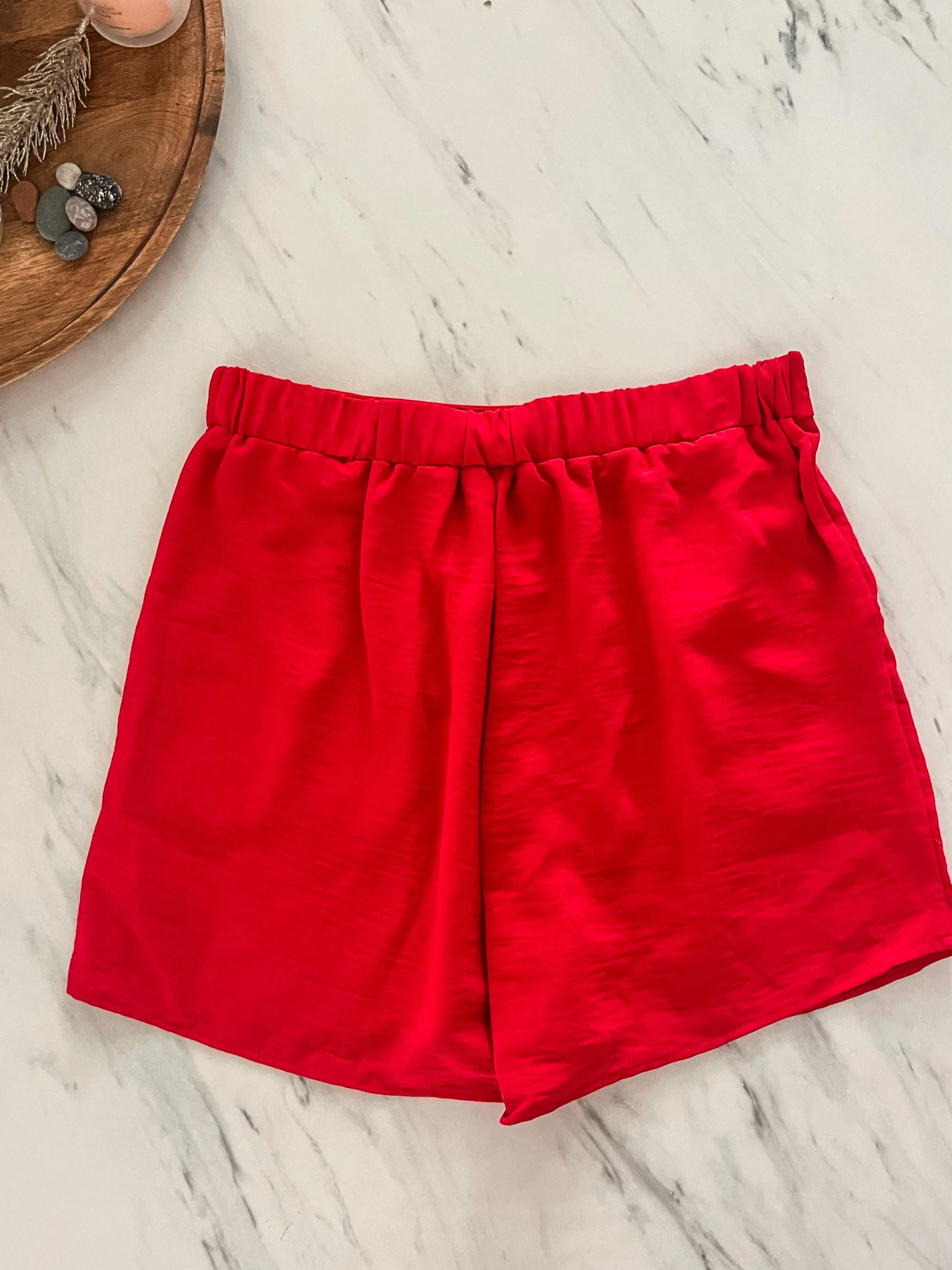 RED BACK ELASTIC SHORTS