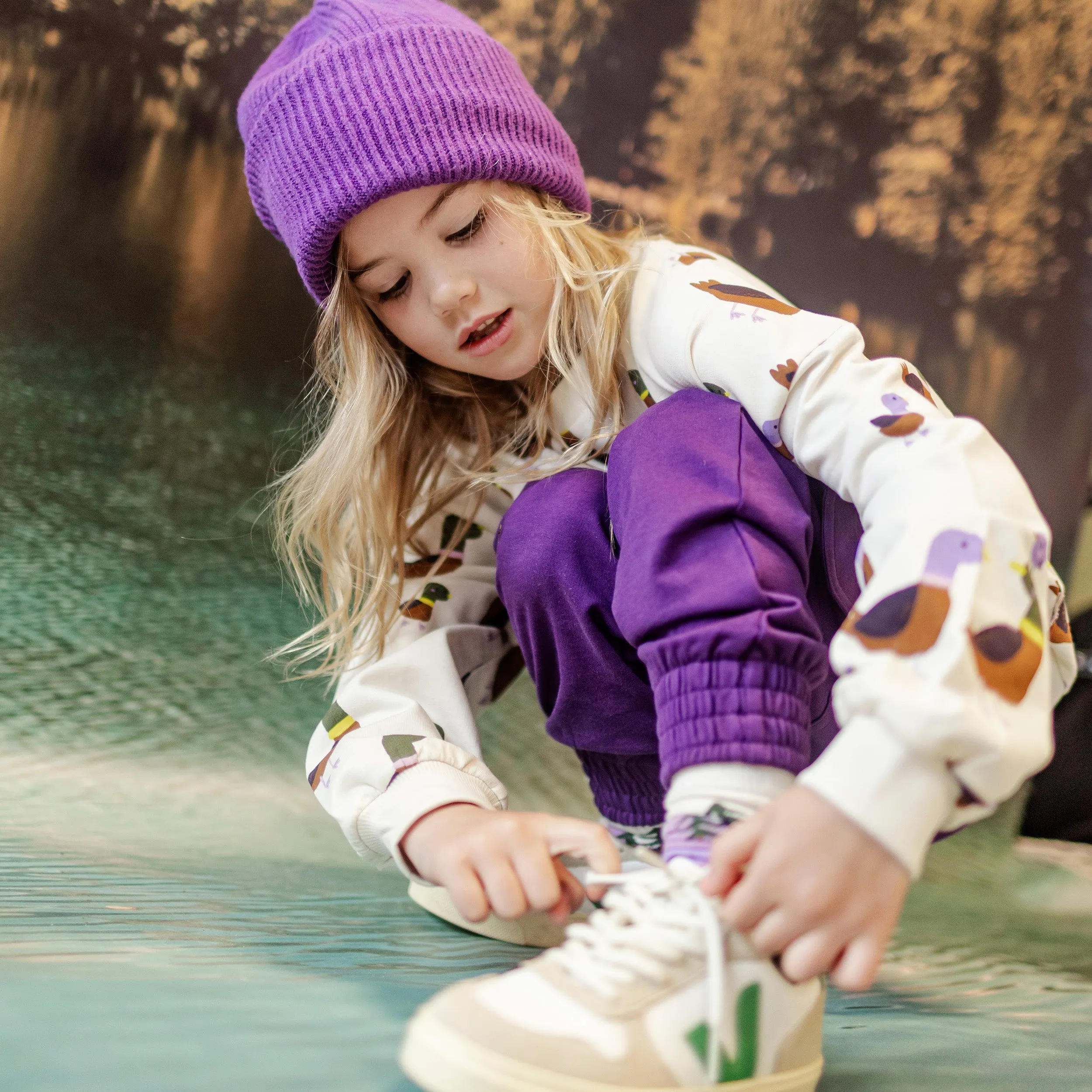 Tuque en tricot mauve foncé, enfant || Dark purple knitted toque, child